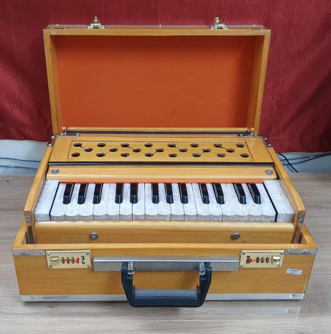 Handcrafted Mini Harmonium – 2.5 Octave, 440Hz/432Hz, Indian Wood, Portable Instrument by Shriji Musicals — handcrafted wooden product by Shrijicrafts