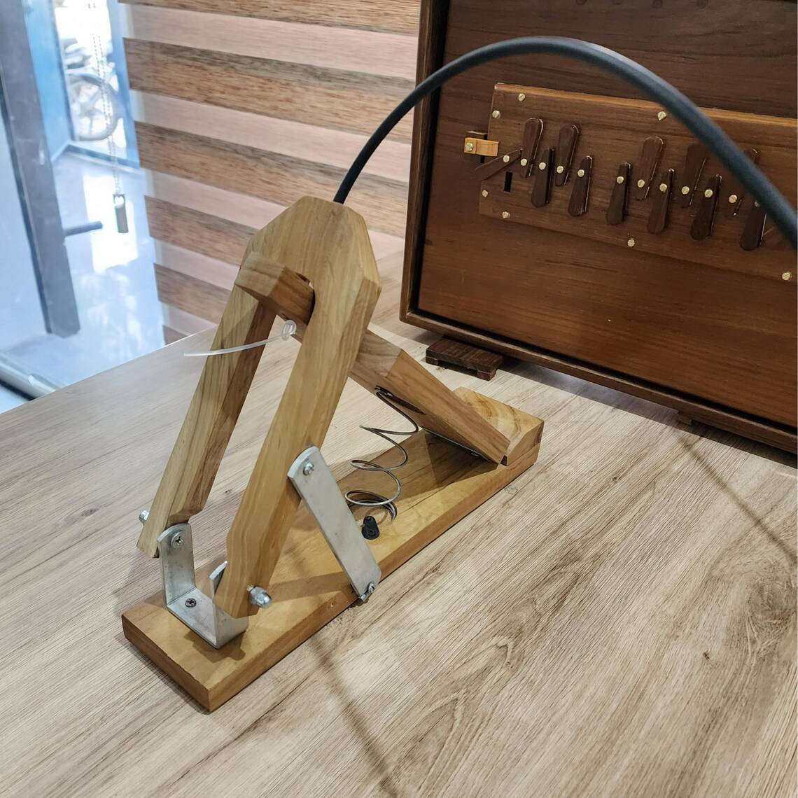 Shriji Pure Teak Wood Shruti Box 13 Keys C3 to C4, 440Hz/432Hz Tuning, Carry Bag Included 16x12x3 inch - View 7