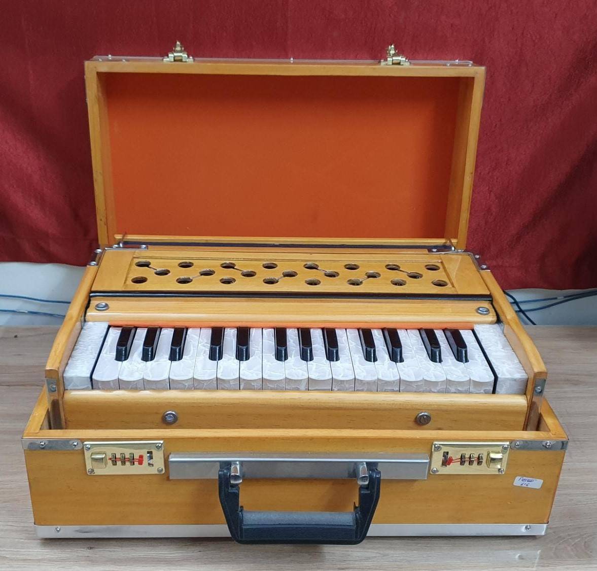 Handcrafted Mini Harmonium – 2.5 Octave, 440Hz/432Hz, Indian Wood, Portable Instrument by Shriji Musicals — handcrafted wooden product by Shrijicrafts