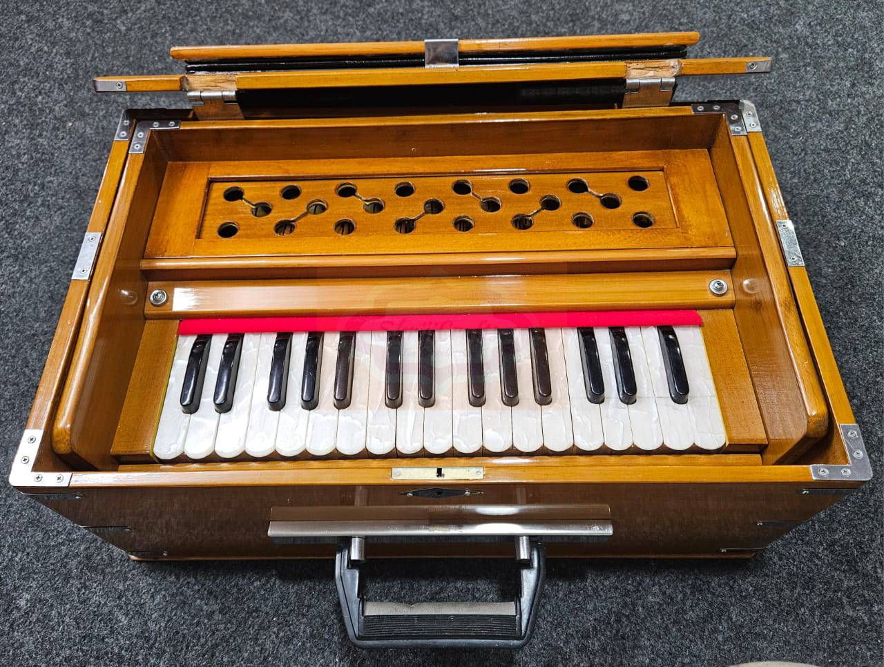 Professional Safri Harmonium – 2.5 Octave, 4 Stopper Portable Kirtan Instrument by Shriji Musicals - View 6