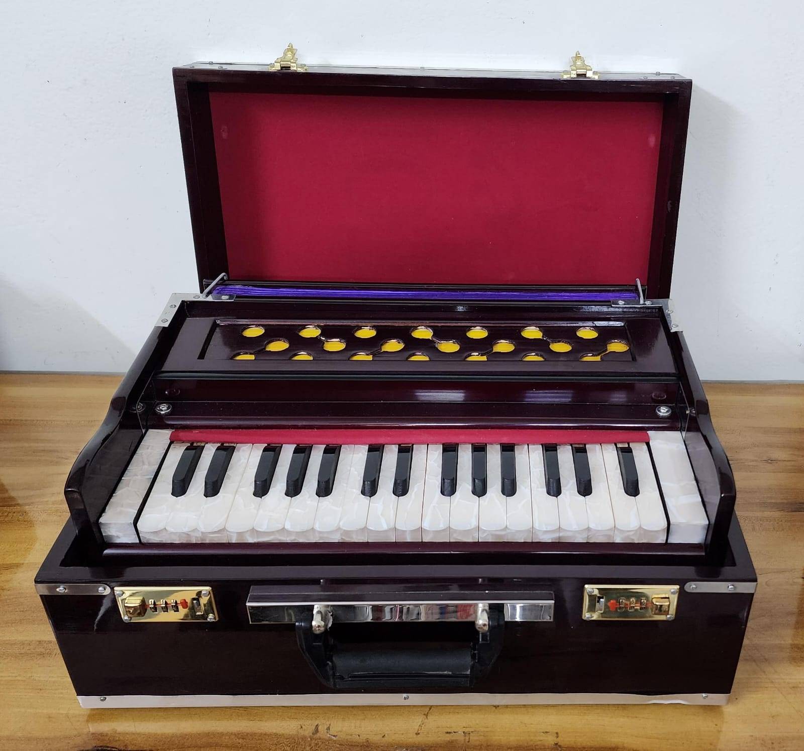 Handcrafted Mini Harmonium – 2.5 Octave, 440Hz/432Hz, Indian Wood, Portable Instrument by Shriji Musicals - View 2
