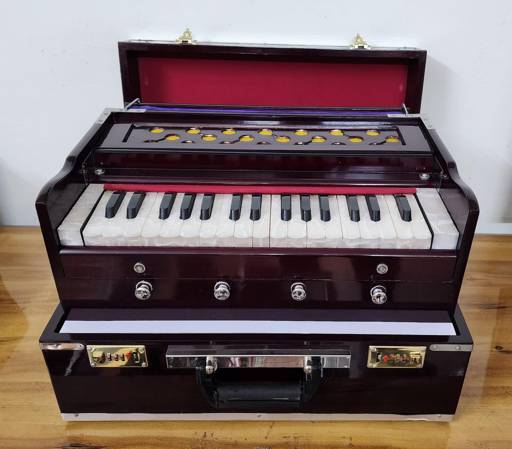 Handcrafted Mini Harmonium – 2.5 Octave, 440Hz/432Hz, Indian Wood, Portable Instrument by Shriji Musicals
