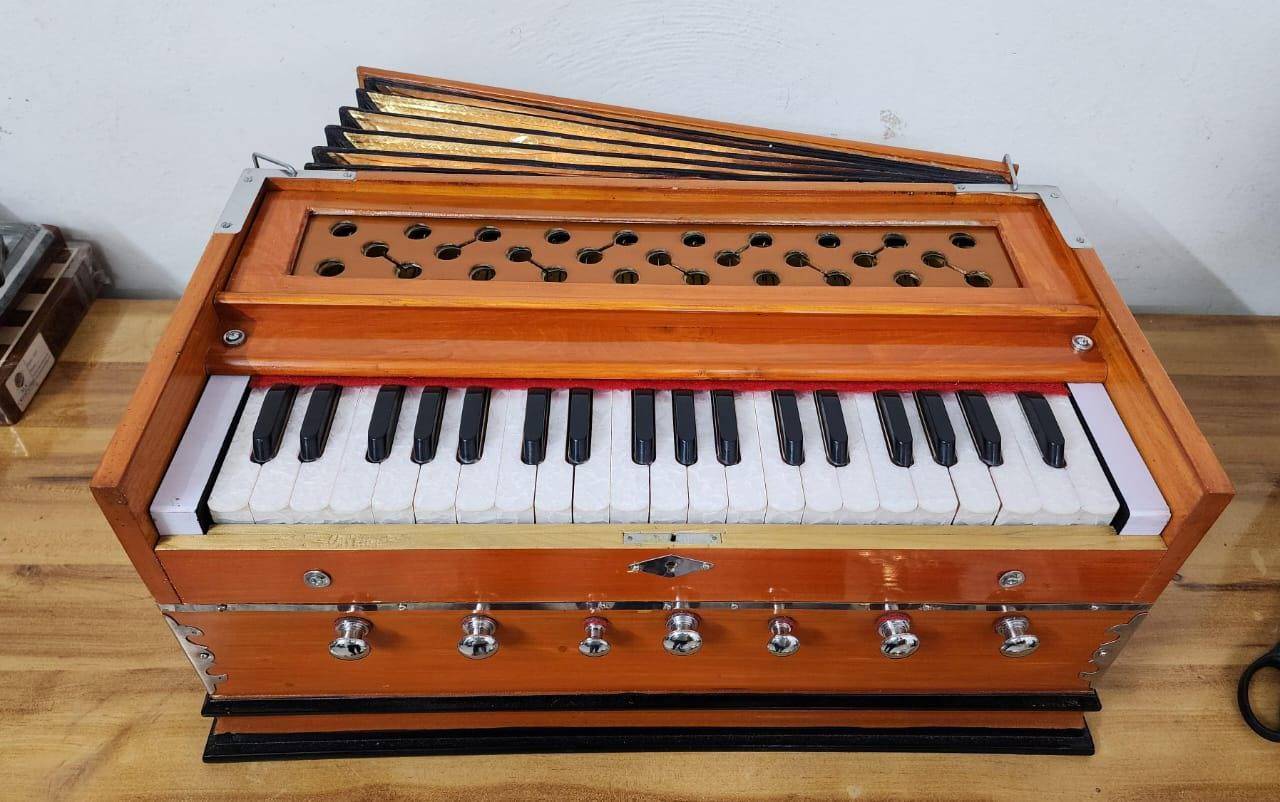 Professional 39‑Key Indian Harmonium with 7 Stops and Long Sustain Sound - View 6