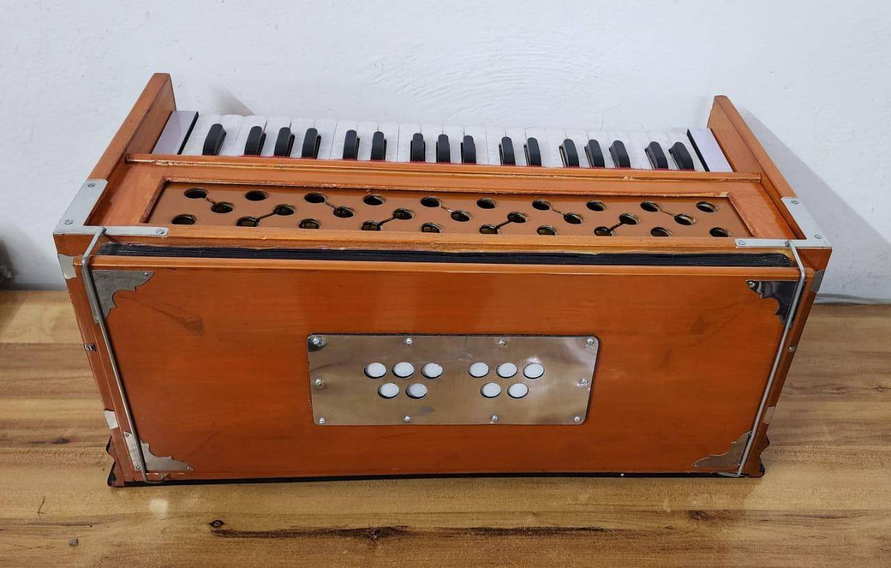 Professional 39‑Key Indian Harmonium with 7 Stops and Long Sustain Sound - View 4