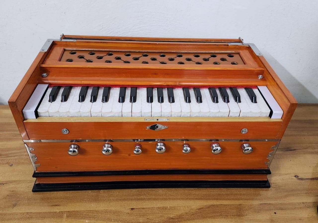Professional 39‑Key Indian Harmonium with 7 Stops and Long Sustain Sound - View 7