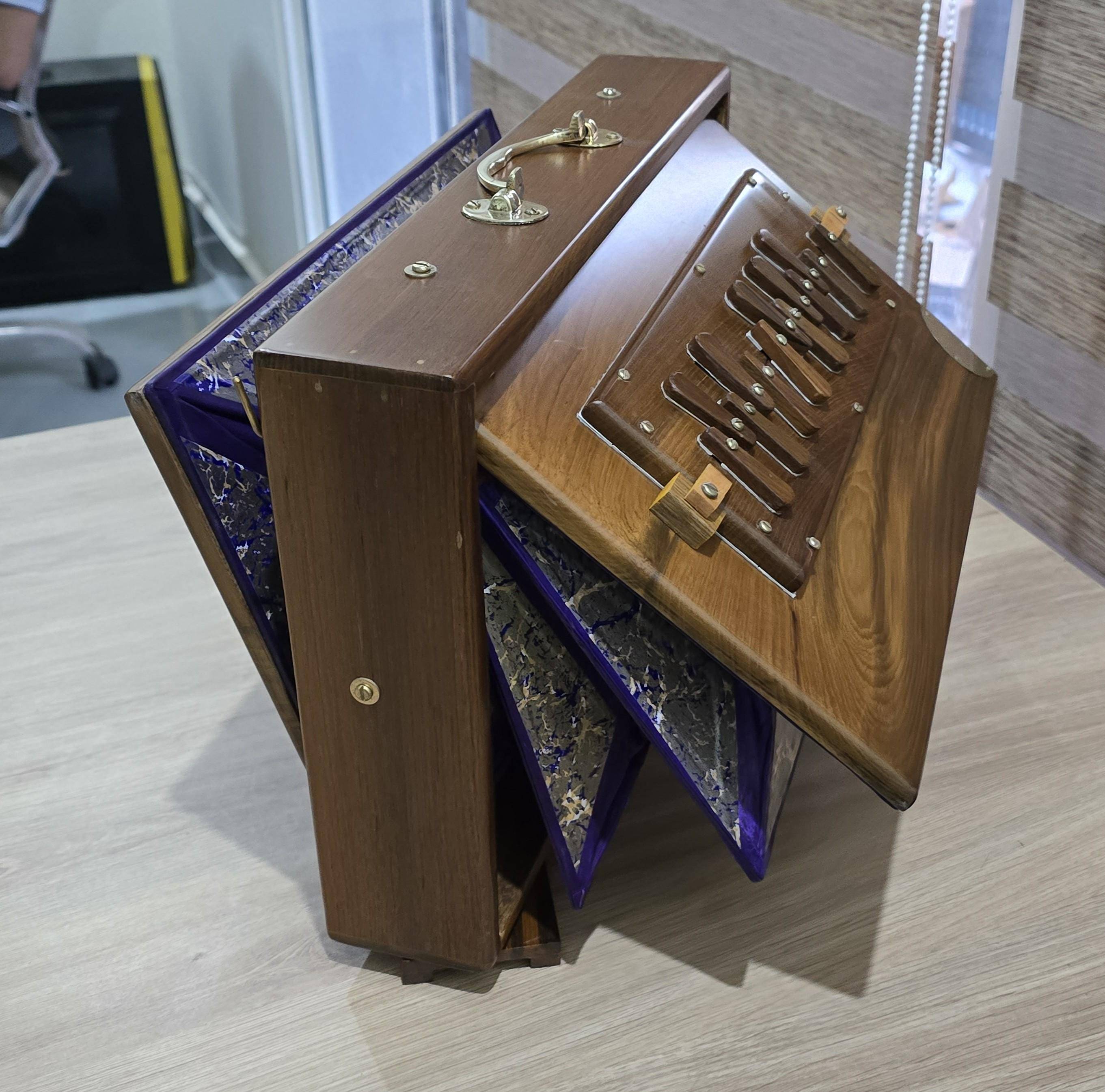 Shriji Pure Teak Wood Shruti Box – 13 Keys, 440Hz/432Hz Tuning, Carry Bag Included, 15x10 Inch - View 5