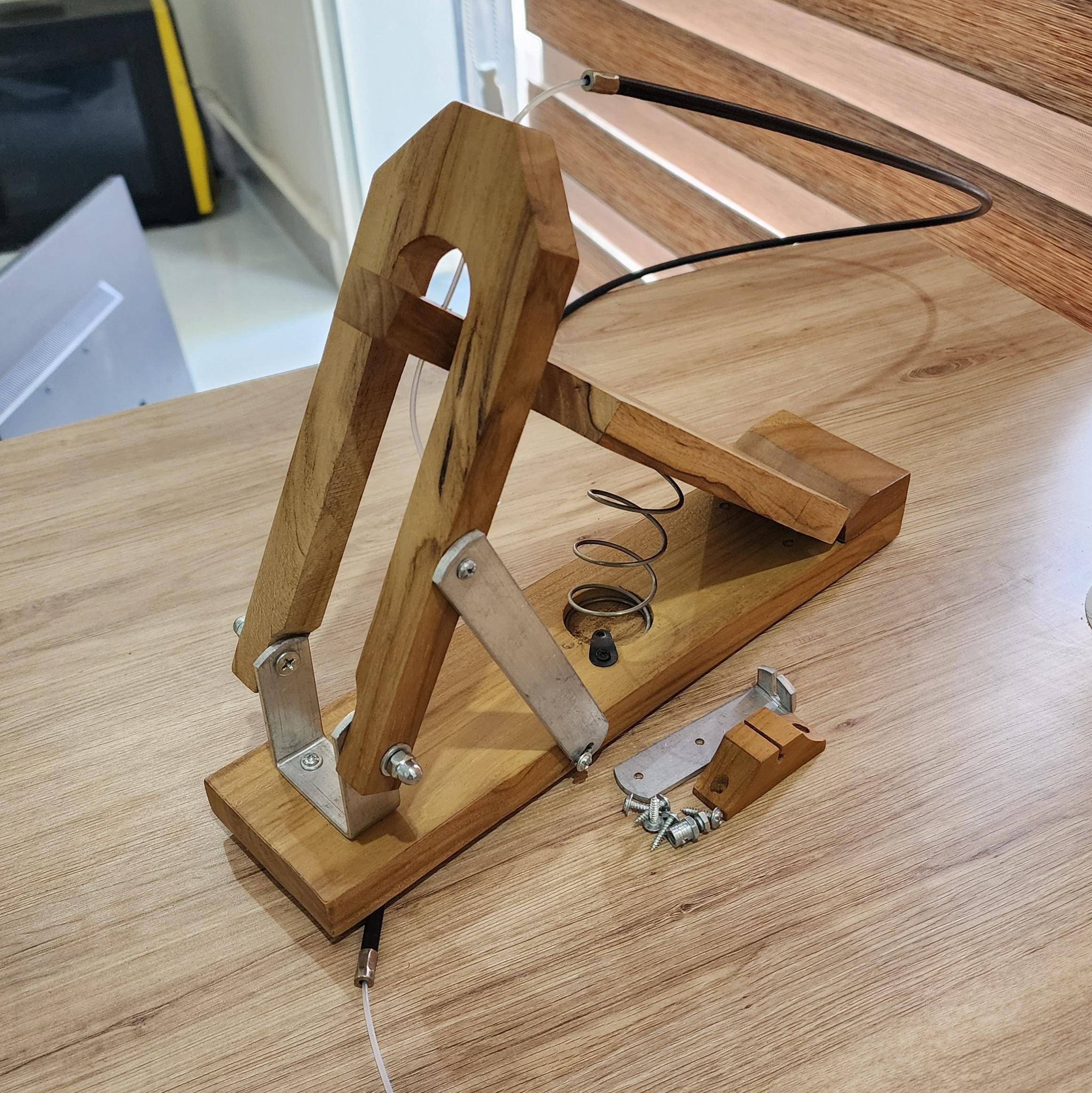 Universal Wooden Foot Pedal Drone – Hands-Free Pump for Shruti Boxes - View 2
