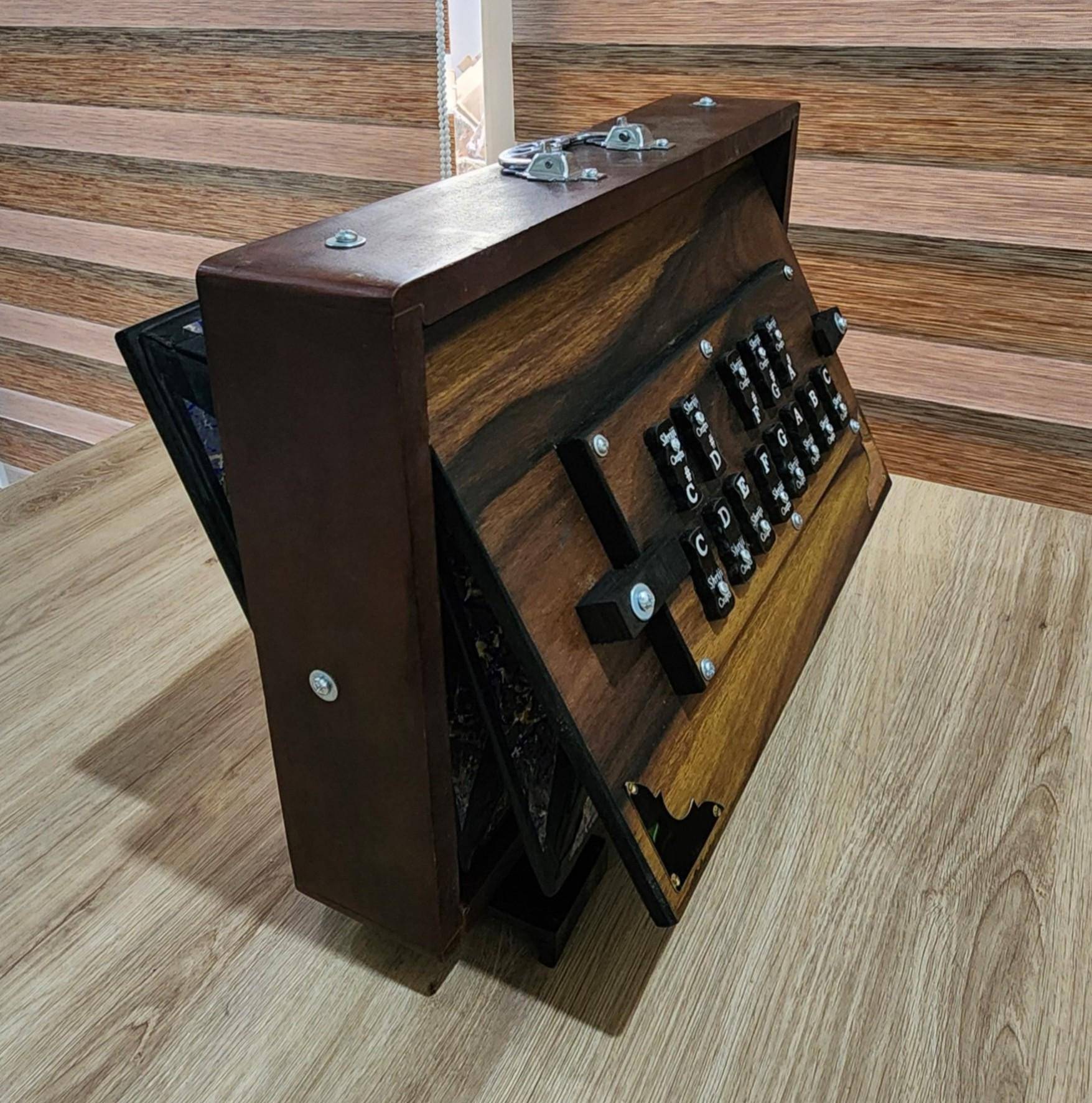 Shriji Professional 13-Note Shruti Box – Wood, 16x12x3 in – Ideal for Kirtan, Meditation, Yoga & Classical Music - View 10